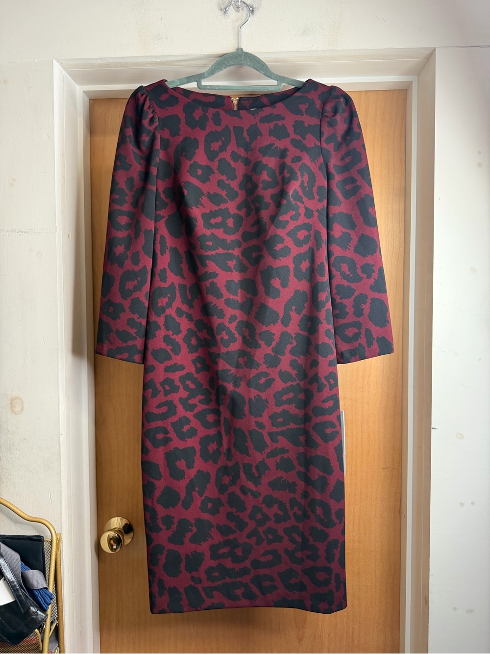 NWT Calvin Klein Women’s Burgundy&Black Leopard Print Long Sleeve Dress. Size: 6